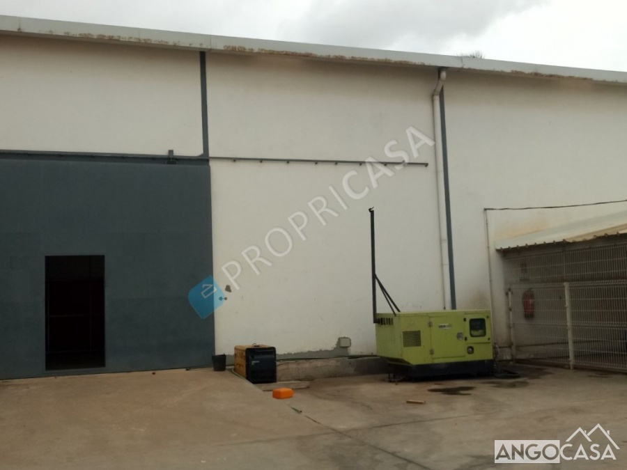 Armazém Em Vila De Viana Angocasa