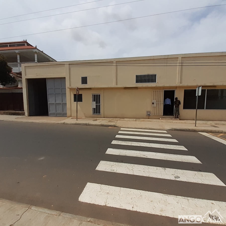 Armazém Em Vila De Viana Viana Angocasa