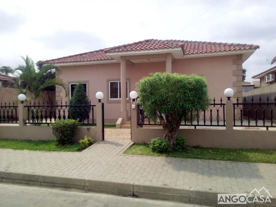 Vivenda V4 em Condomínio Jardins de Viana Angocasa